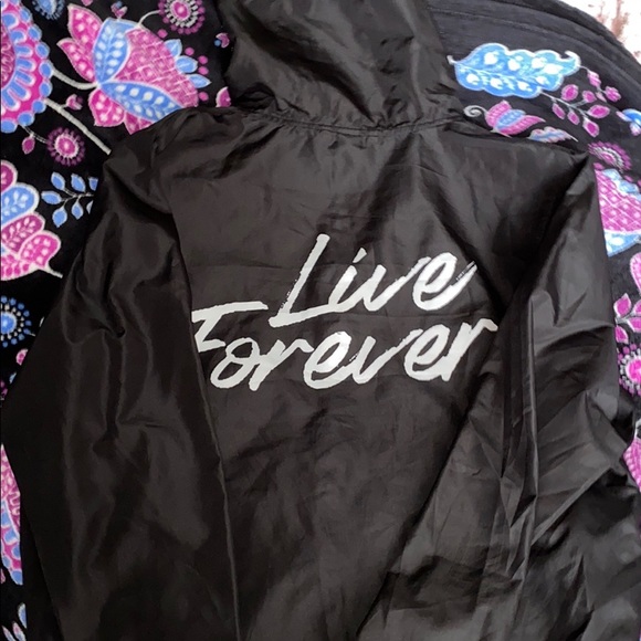 windbreaker/rain jacket - Picture 2 of 3